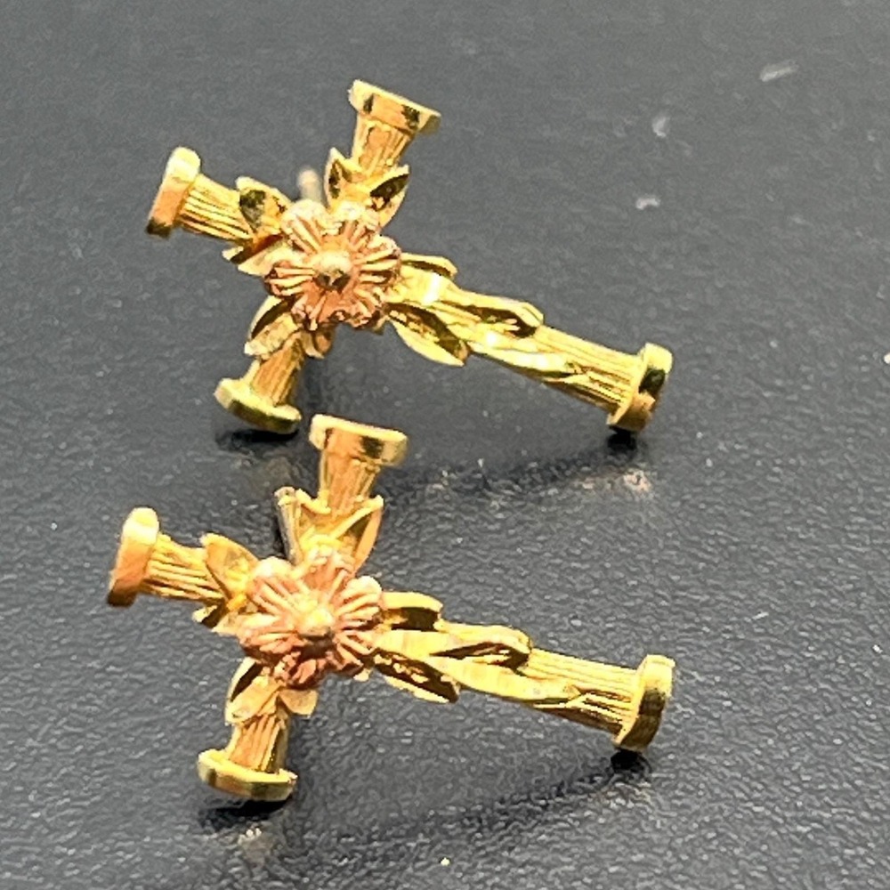 14k OR Heart Yellow Rose Gold Small Cross Crucifix Stud Earrings With Leaves